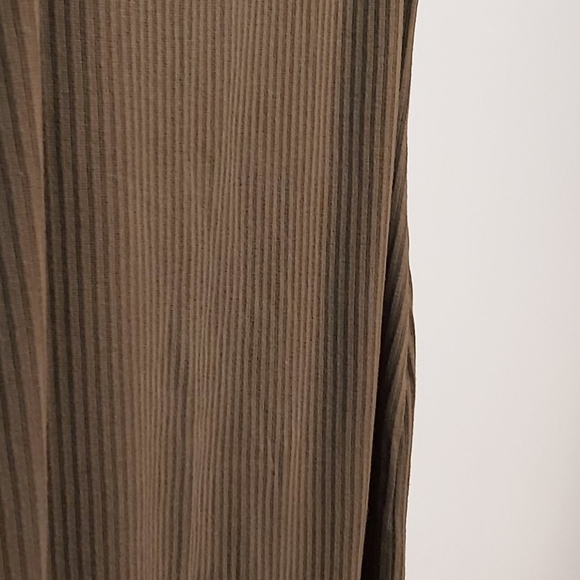 Olive green ribbed spaghetti strap maxi dress - Picture 2 of 3